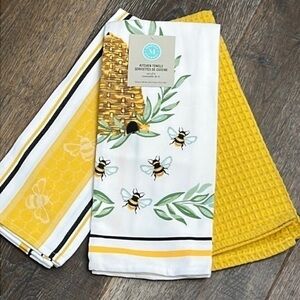 Martha Stewart - ‘Summer Bees’ Dish towels (3). NWT. Firm! Last One!
